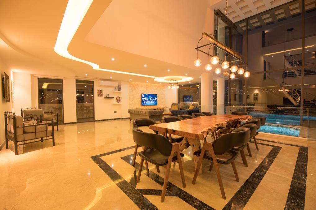 Villa Unlimited 2 Luxury 6 Bedroom Villa Kas Bagian luar foto