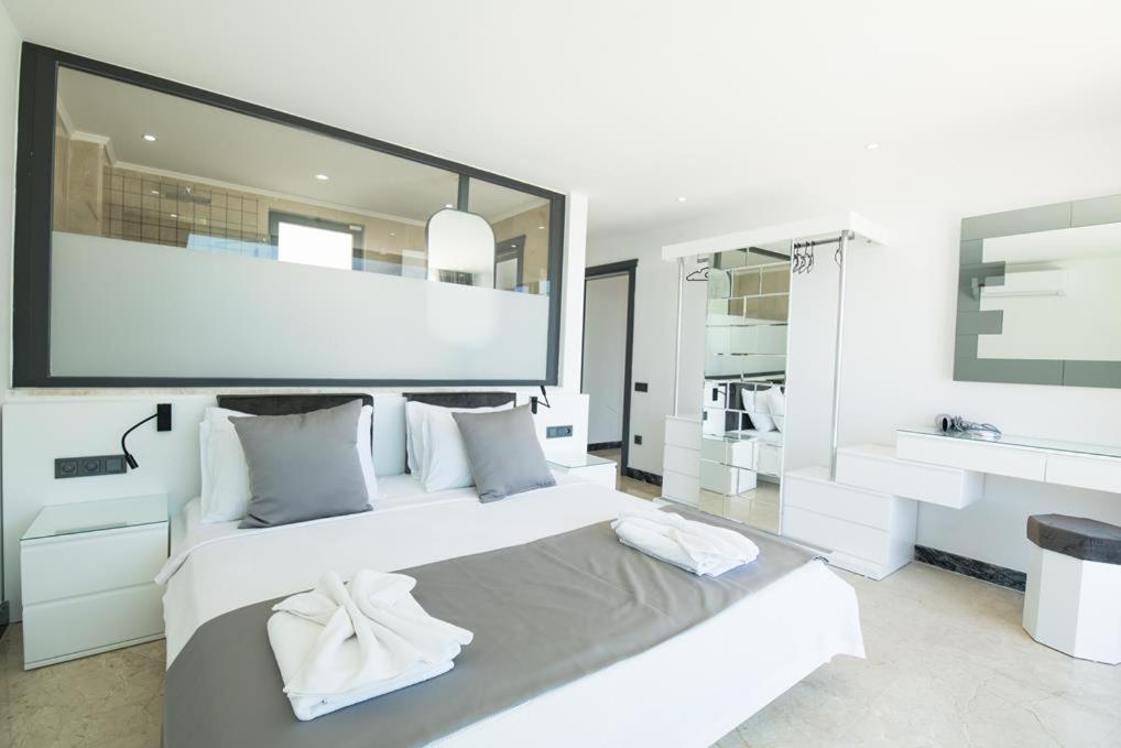 Villa Unlimited 2 Luxury 6 Bedroom Villa Kas Bagian luar foto